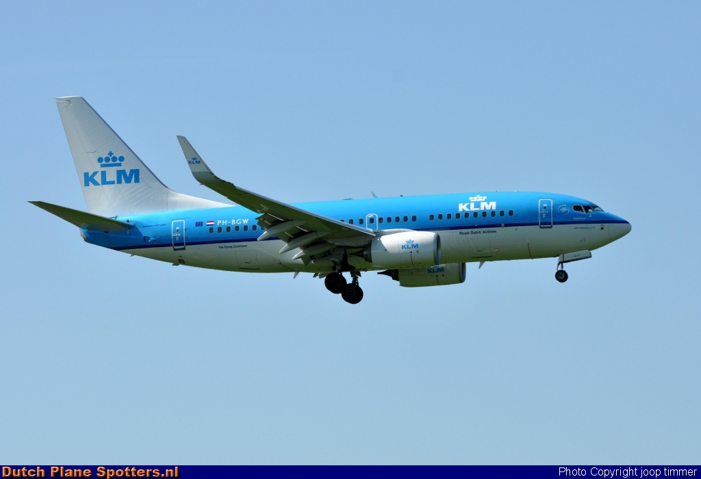 PH-BGW Boeing 737-700 KLM Royal Dutch Airlines by joop timmer