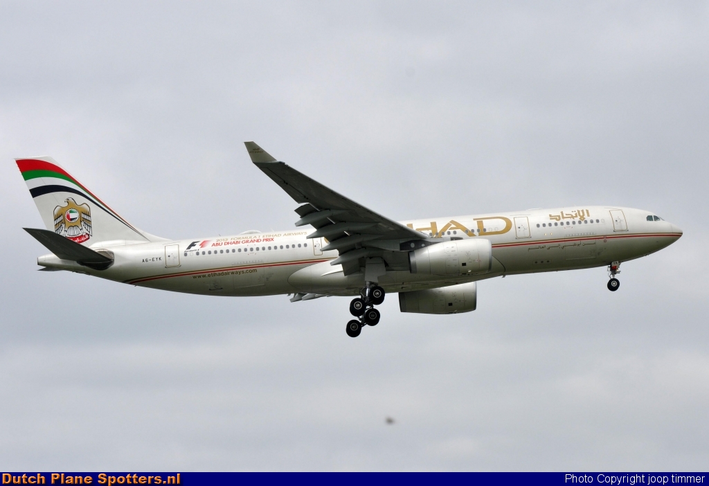 A6-EYK Airbus A330-200 Etihad by joop timmer