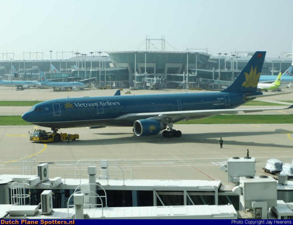 VN-A378 Airbus A330-200 Vietnam Airlines by Jay Heerens