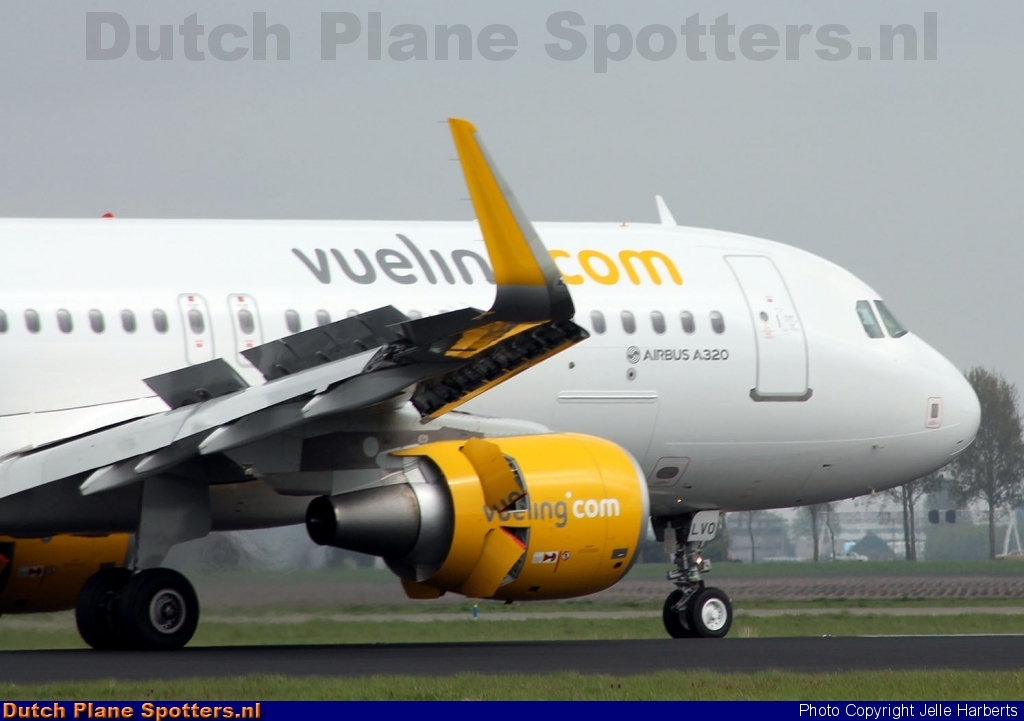 EC-LVO Airbus A320 Vueling.com by Jelle Harberts