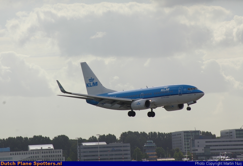PH-BGW Boeing 737-700 KLM Royal Dutch Airlines by Martin Nuij