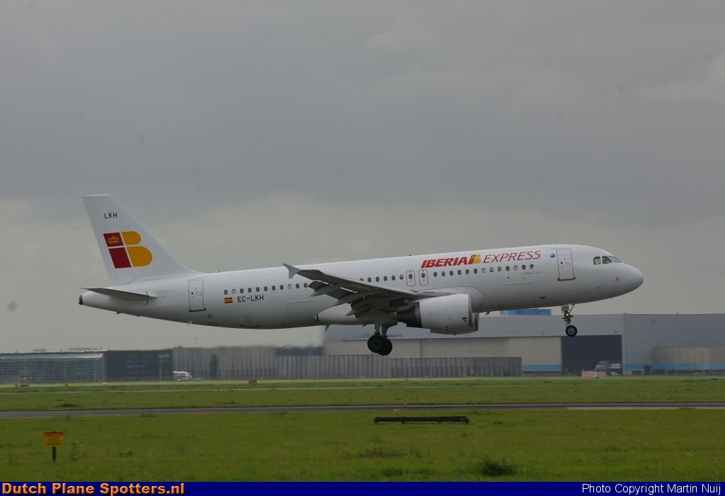 EC-LKH Airbus A320 Iberia Express by Martin Nuij