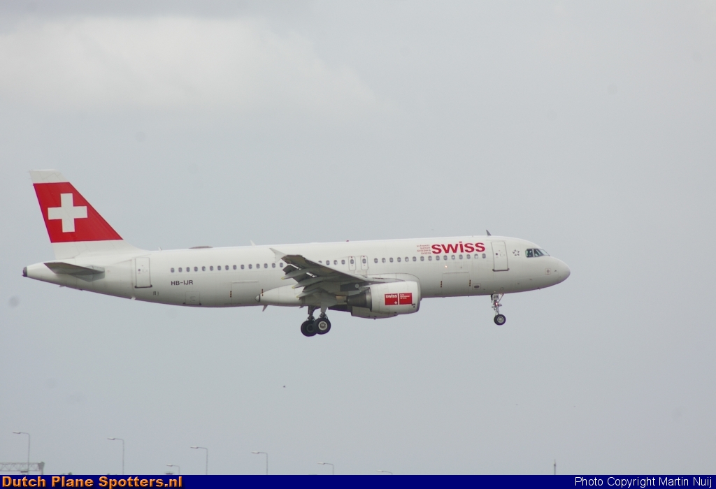 HB-IJR Airbus A320 Swiss International Air Lines by Martin Nuij
