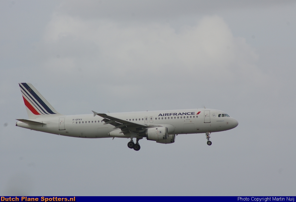 F-GFKV Airbus A320 Air France by Martin Nuij