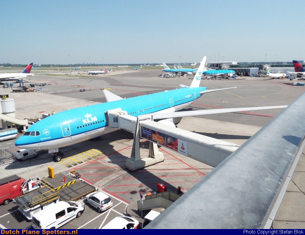 PH-BQP Boeing 777-200 KLM Royal Dutch Airlines by Stefan Blok