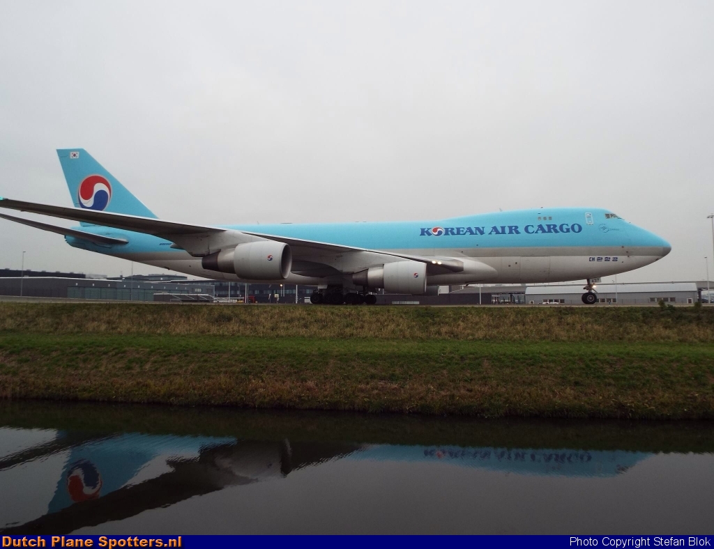 HL-7437 Boeing 747-400 Korean Air Cargo by Stefan Blok
