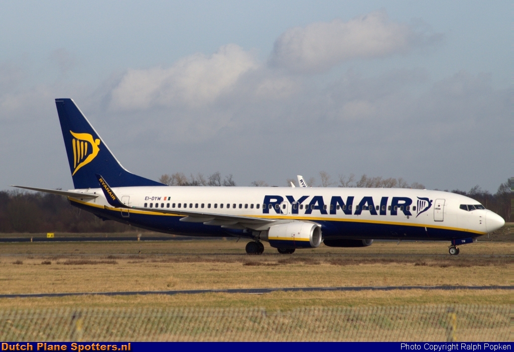 EI-DYW Boeing 737-800 Ryanair by Ralph Popken