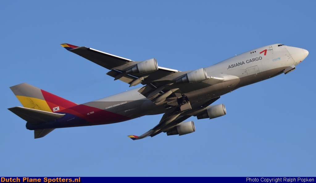HL7616 Boeing 747-400 Asiana Cargo by Ralph Popken