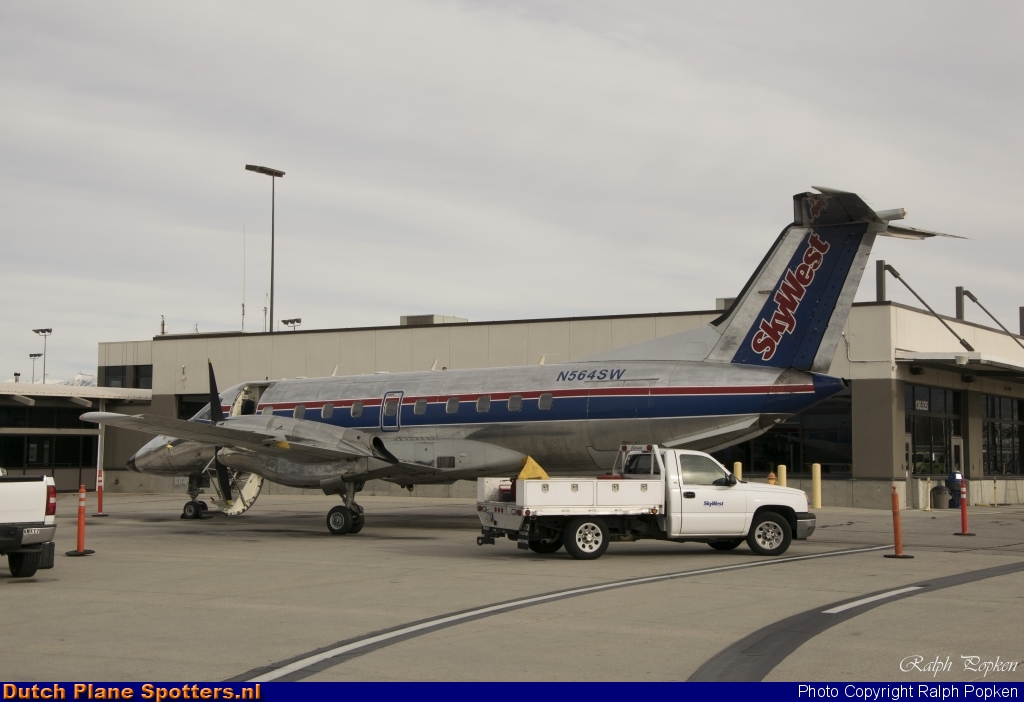 N564SW Embraer 120 SkyWest Airlines by Ralph Popken