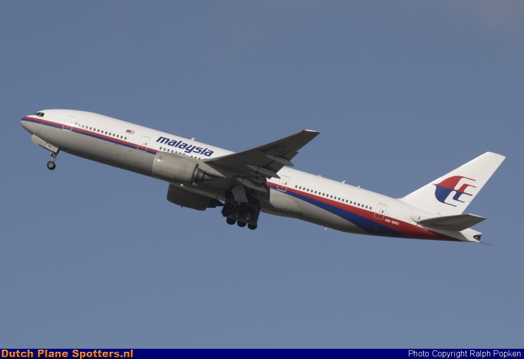 9M-MRC Boeing 777-200 Malaysia Airlines by Ralph Popken