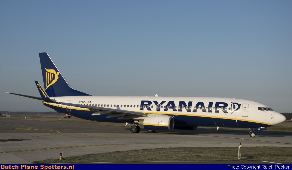 EI-EBR Boeing 737-800 Ryanair by Ralph Popken