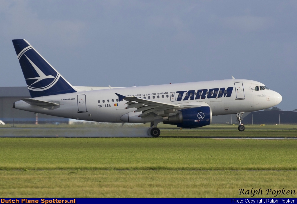 YR-ASA Airbus A318 TAROM by Ralph Popken