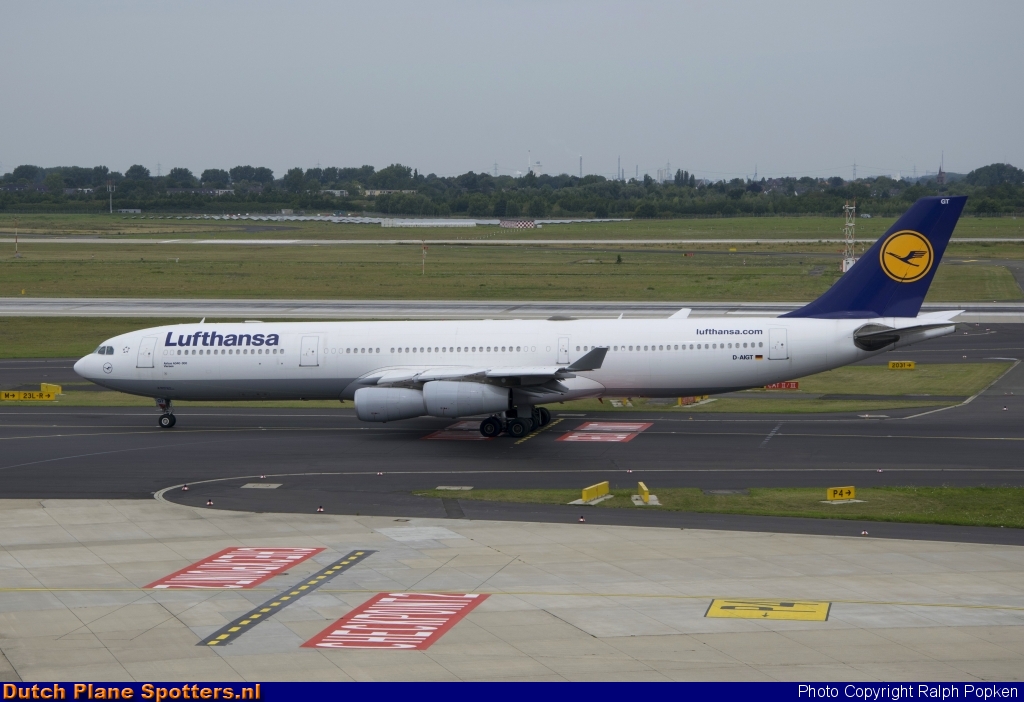 D-AIGT Airbus A340-300 Lufthansa by Ralph Popken