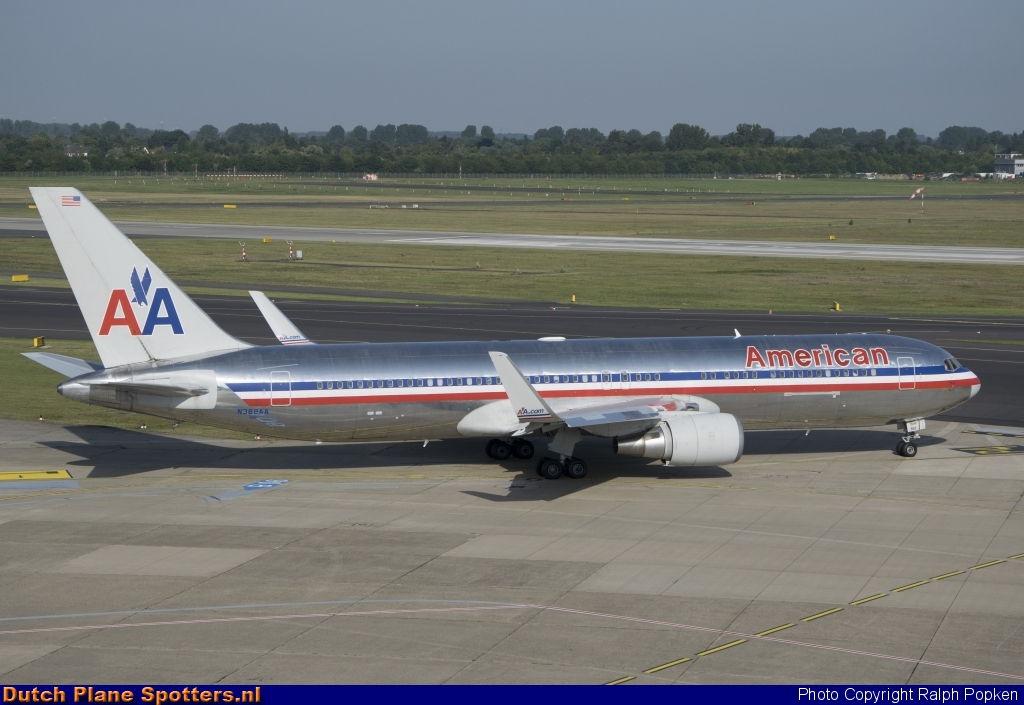 N362AA Boeing 767-300 American Airlines by Ralph Popken
