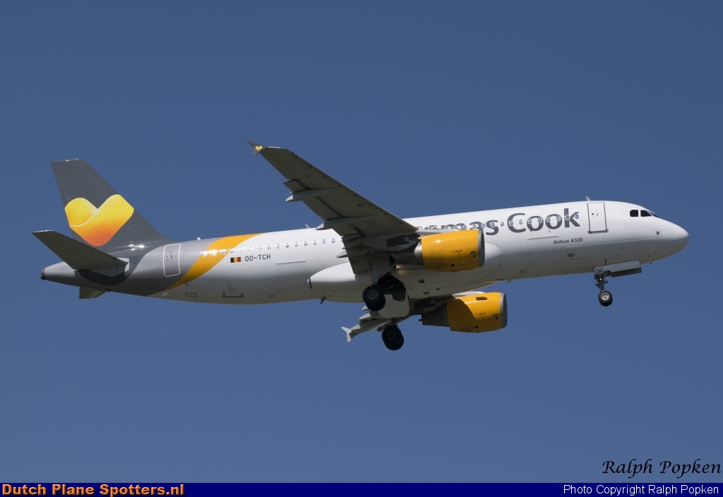OO-TCH Airbus A320 Thomas Cook by Ralph Popken