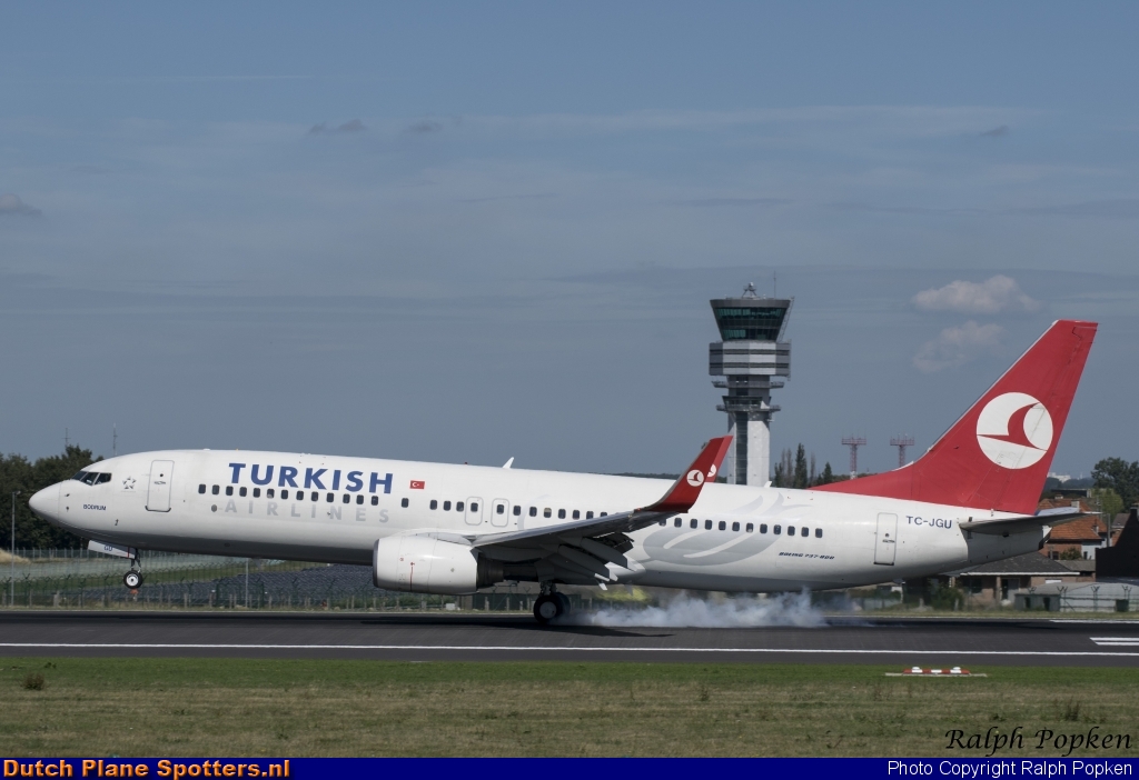 TC-JGU Boeing 737-800 Turkish Airlines by Ralph Popken