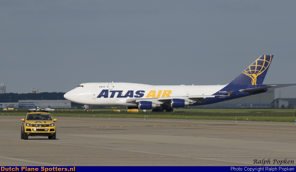 N429MC Boeing 747-400 Atlas Air by Ralph Popken