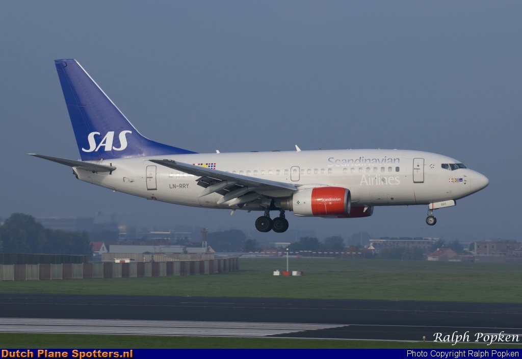LN-RRY Boeing 737-600 SAS Scandinavian Airlines by Ralph Popken