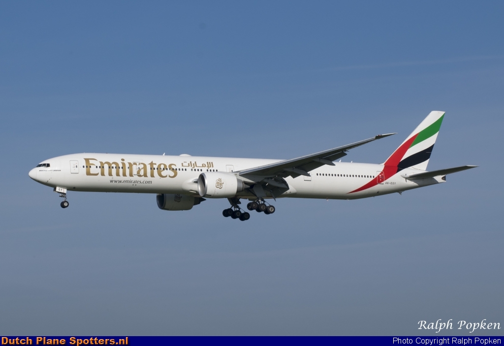 A6-EGY Boeing 777-300 Emirates by Ralph Popken