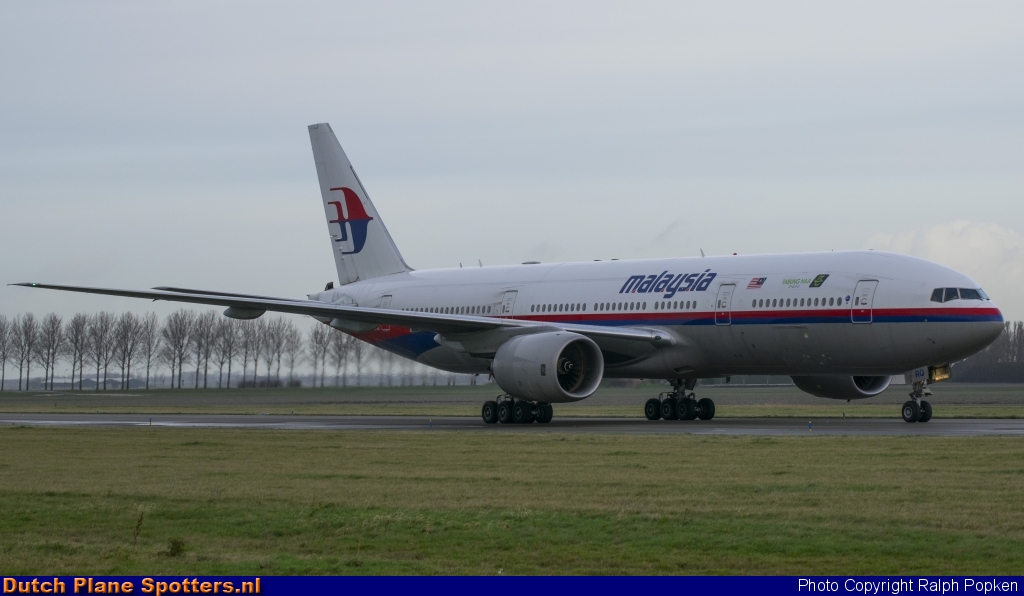 9M-MRQ Boeing 777-200 Malaysia Airlines by Ralph Popken