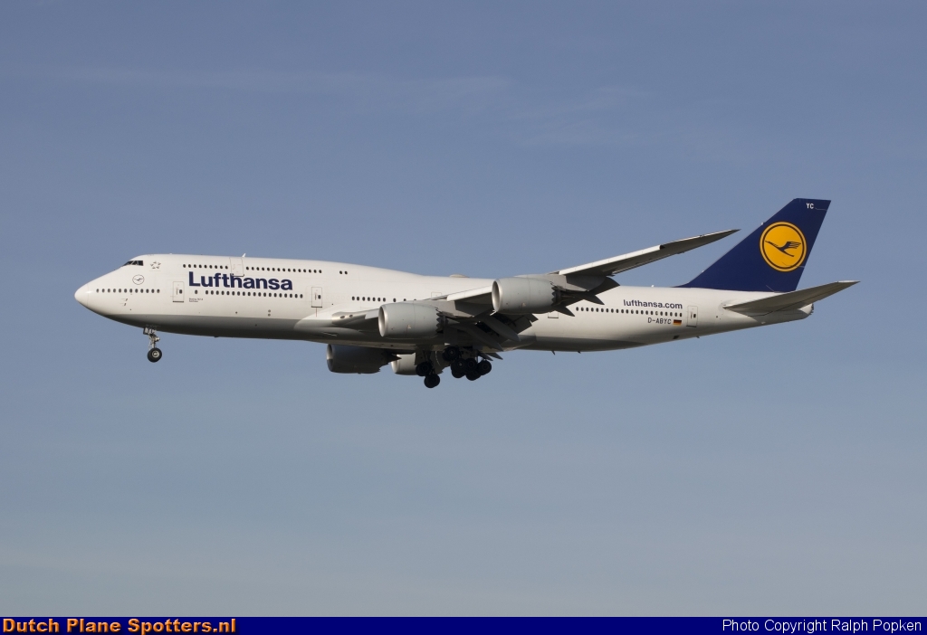 D-ABYC Boeing 747-8 Lufthansa by Ralph Popken