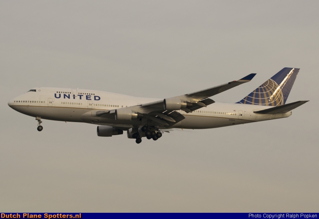 N181UA Boeing 747-400 United Airlines by Ralph Popken