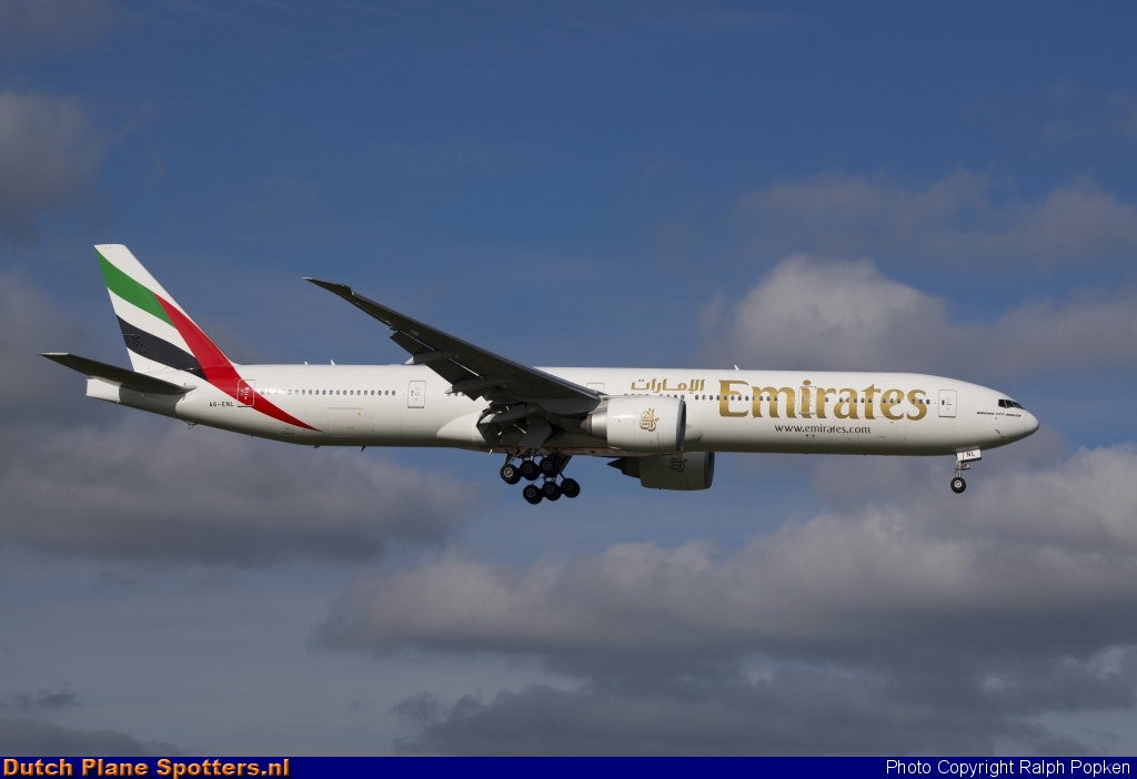 A6-ENL Boeing 777-300 Emirates by Ralph Popken