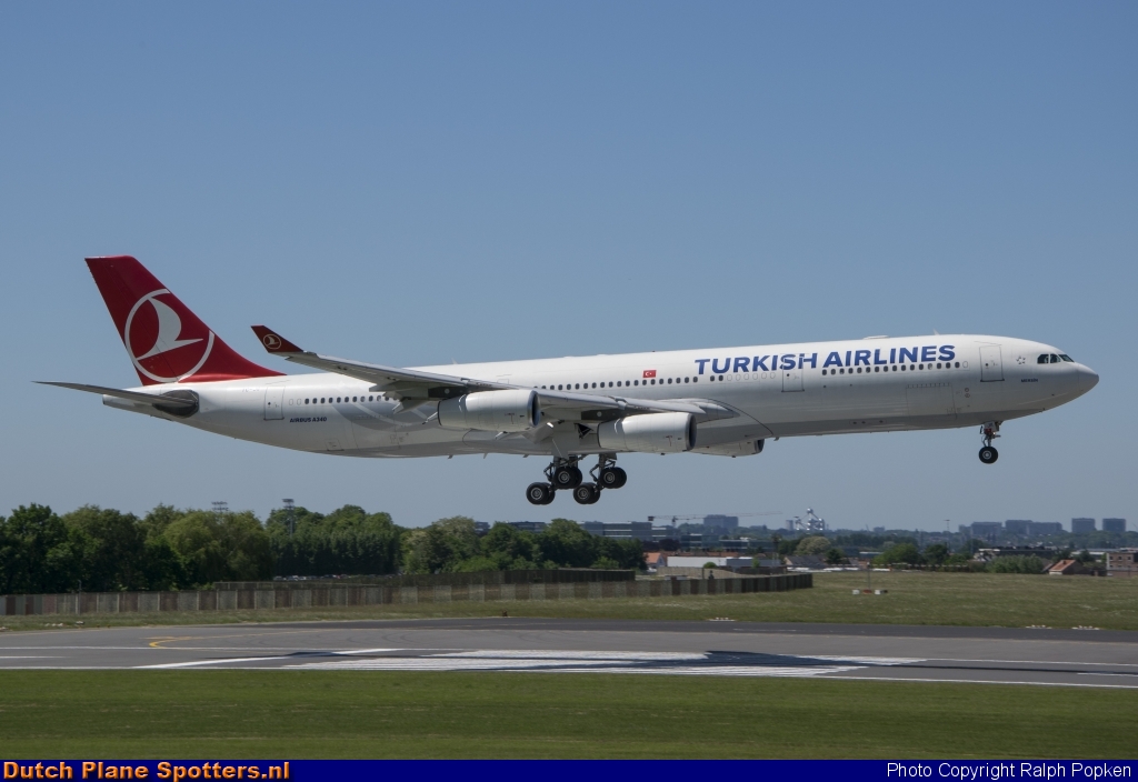 TC-JII Airbus A340-300 Turkish Airlines by Ralph Popken