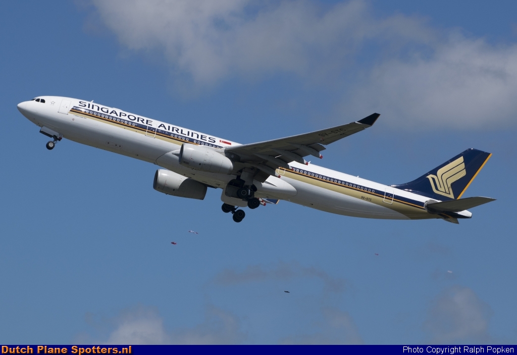 9V-STC Airbus A330-300 Singapore Airlines by Ralph Popken