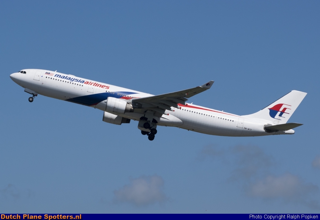 9M-MTF Airbus A330-300 Malaysia Airlines by Ralph Popken