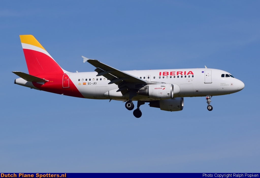 EC-JEI Airbus A319 Iberia by Ralph Popken