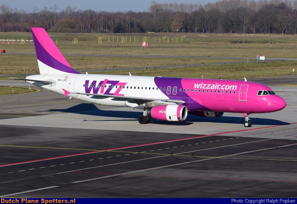 HA-LPZ Airbus A320 Wizz Air by Ralph Popken