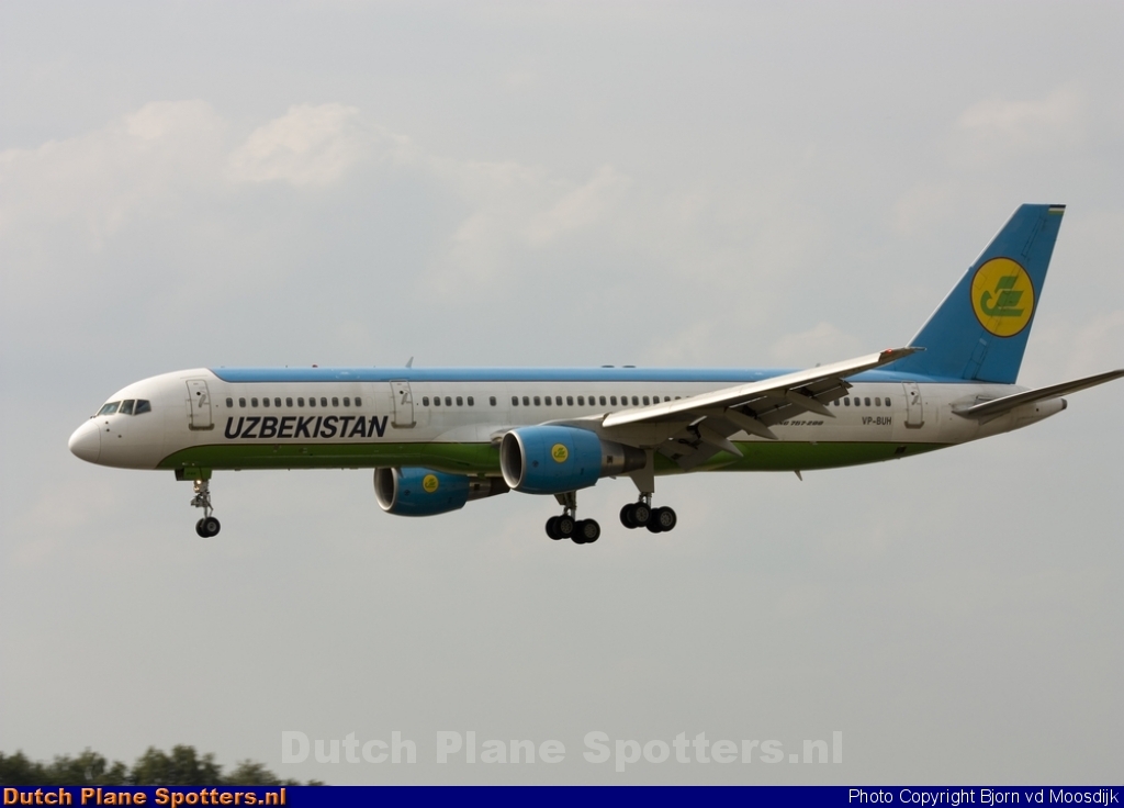 VP-BUH Boeing 757-200 Uzbekistan Airways by Bjorn vd Moosdijk