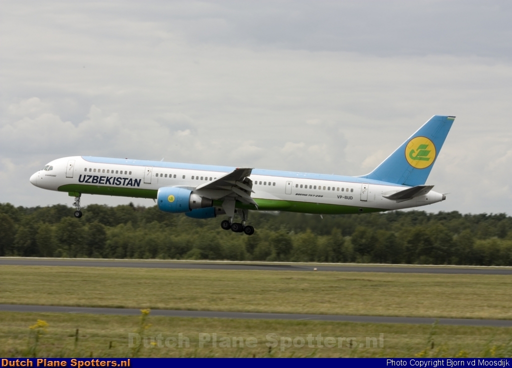 VP-BUD Boeing 757-200 Uzbekistan Airways by Bjorn vd Moosdijk