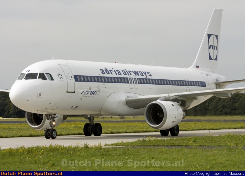 S5-AAT Airbus A320 Adria Airways by Bjorn vd Moosdijk
