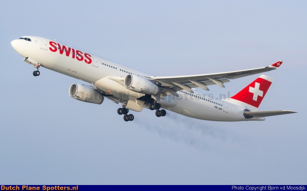 HB-JHF Airbus A330-300 Swiss International Air Lines by Bjorn vd Moosdijk