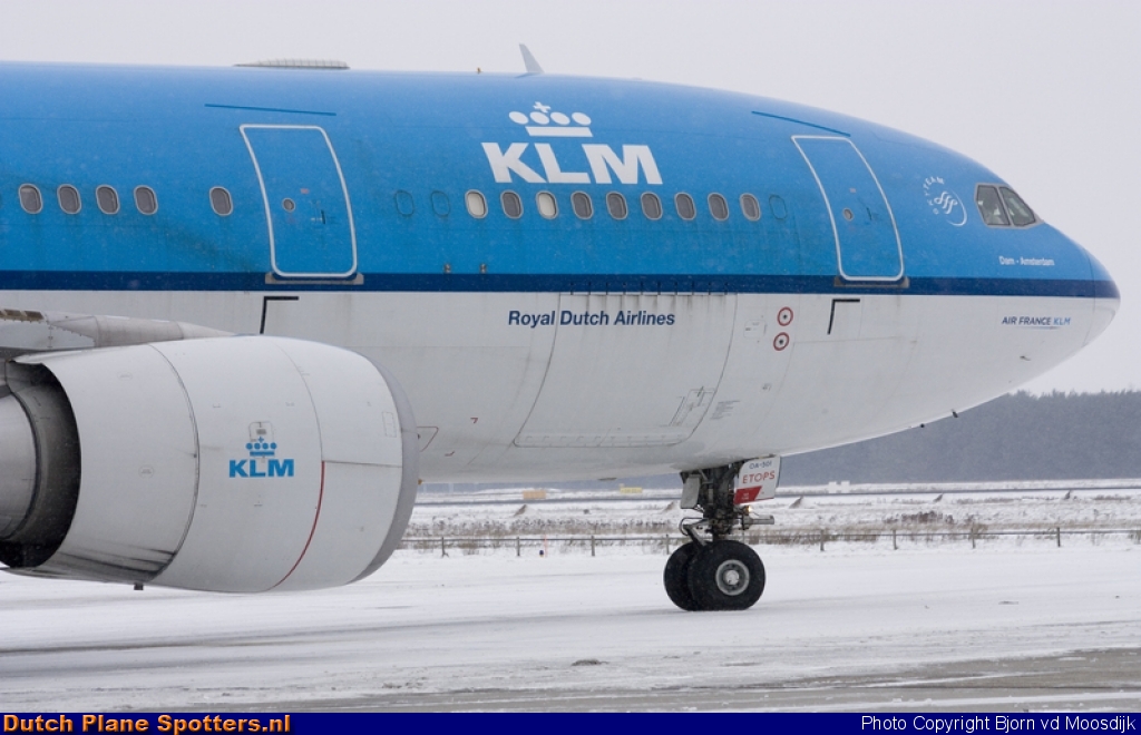 PH-AOA Airbus A330-200 KLM Royal Dutch Airlines by Bjorn vd Moosdijk