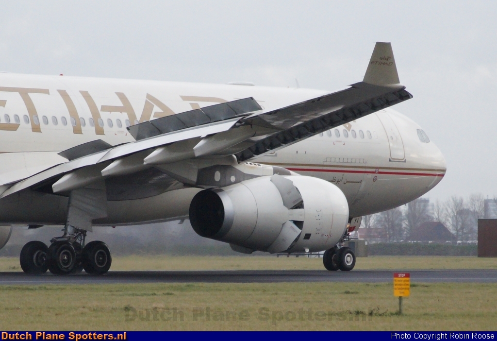 A6-EYI Airbus A330-200 Etihad by Robin Roose