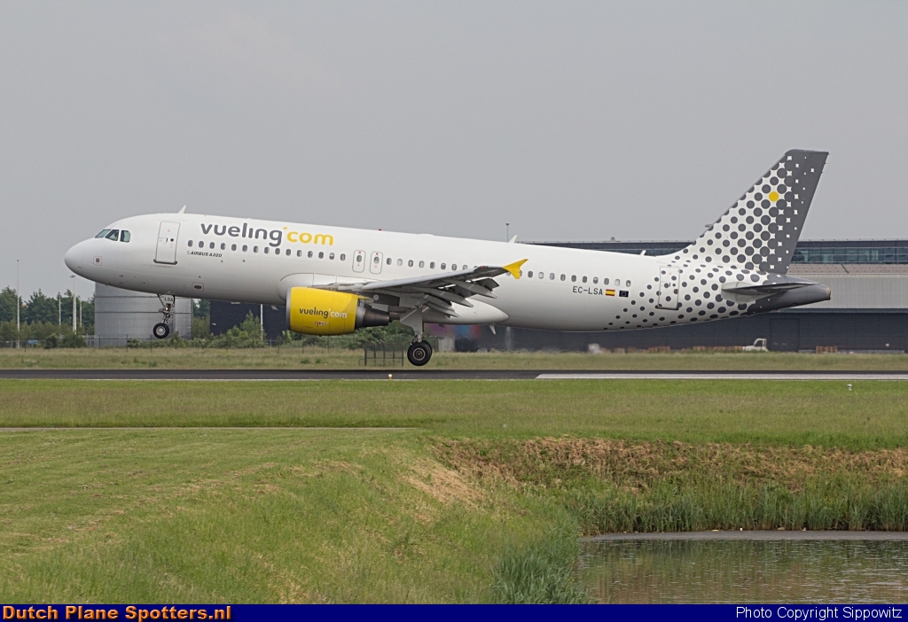 EC-LSA Airbus A320 Vueling.com by Sippowitz