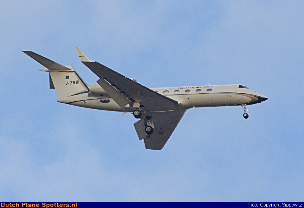 J-756 Gulfstream G450 MIL - Pakistan Air Force by Sippowitz