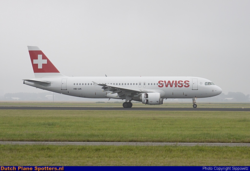 HB-IJK Airbus A320 Swiss International Air Lines by Sippowitz