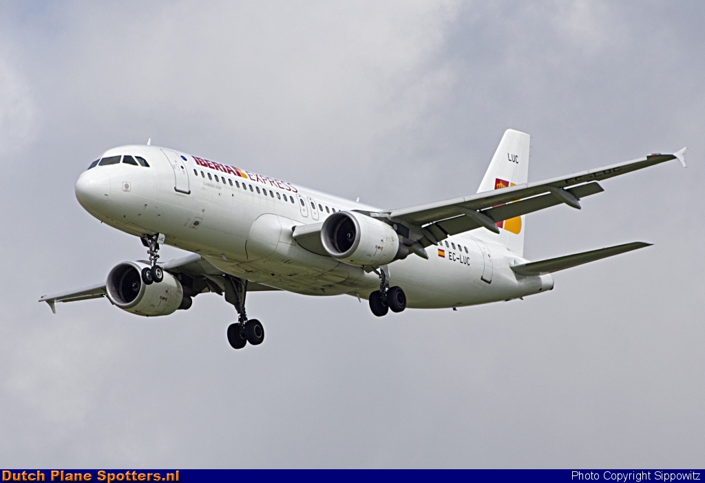 EC-LUC Airbus A320 Iberia Express by Sippowitz