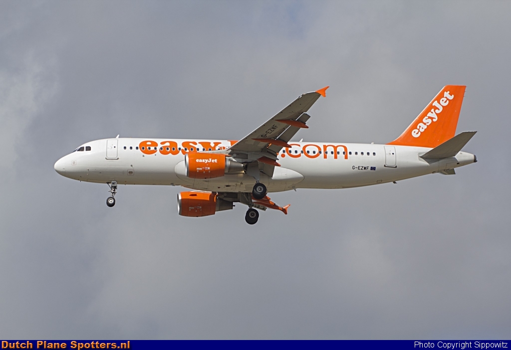 G-EZWF Airbus A320 easyJet by Sippowitz