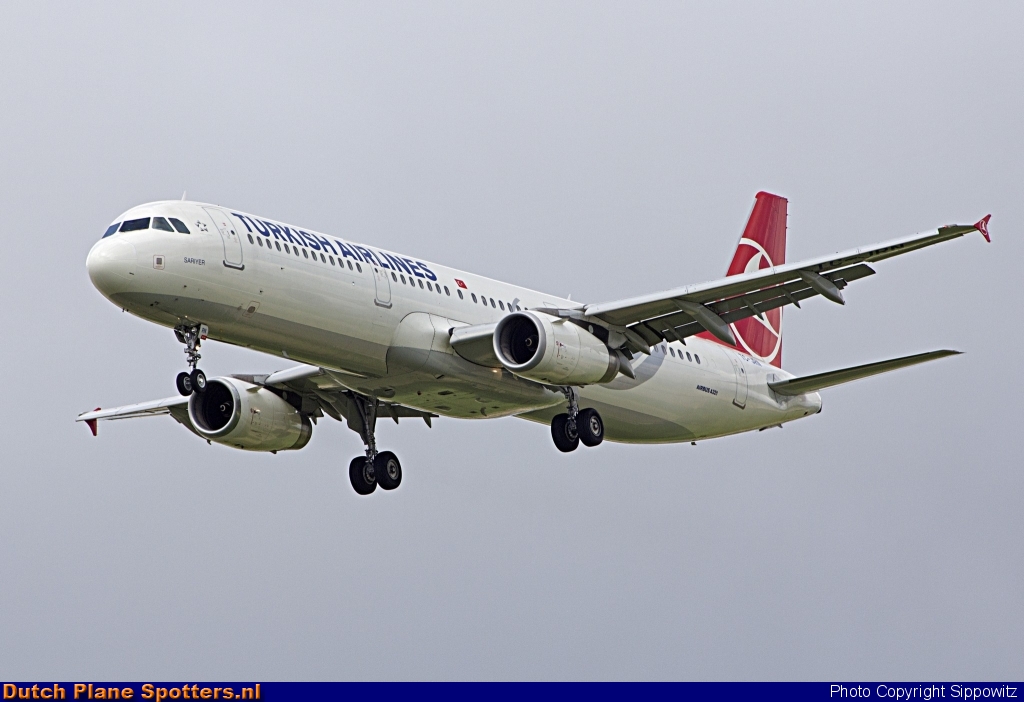 TC-JRN Airbus A321 Turkish Airlines by Sippowitz