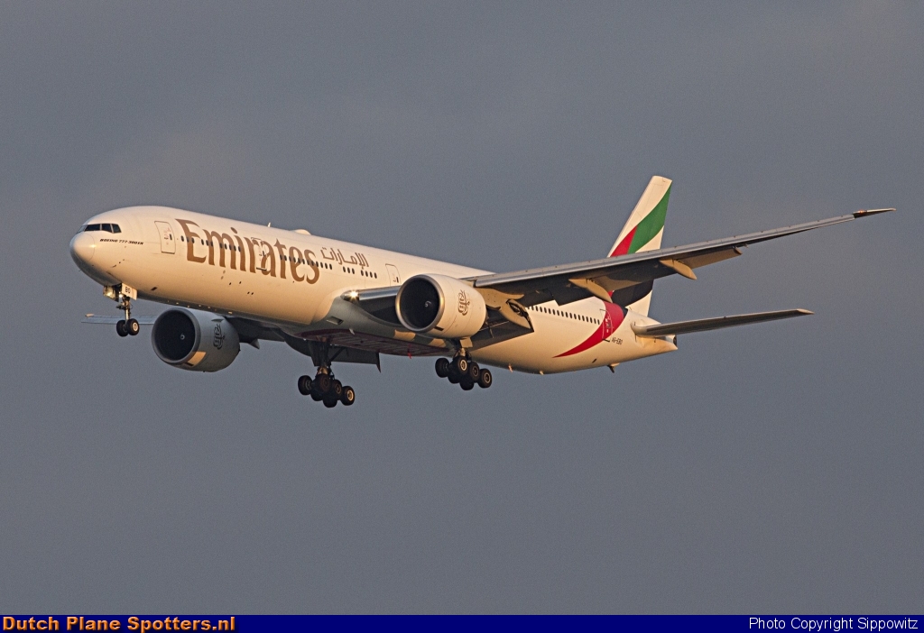 A6-EBO Boeing 777-300 Emirates by Sippowitz