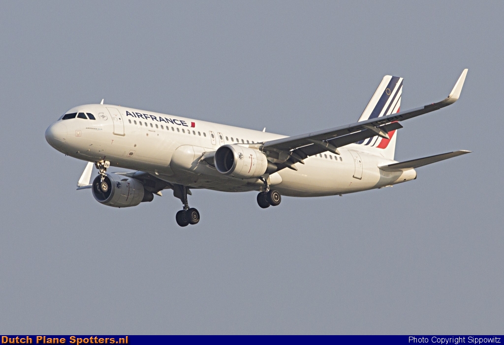 F-HEPH Airbus A320 Air France by Sippowitz