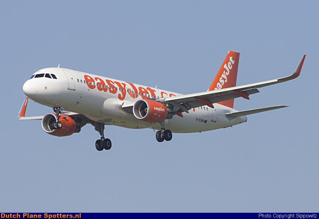 G-EZWH Airbus A320 easyJet by Sippowitz