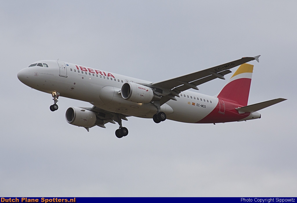 EC-MCS Airbus A320 Iberia by Sippowitz