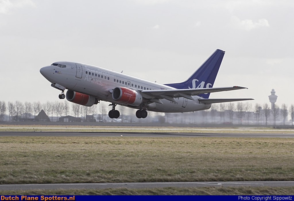 LN-RPY Boeing 737-600 SAS Scandinavian Airlines by Sippowitz
