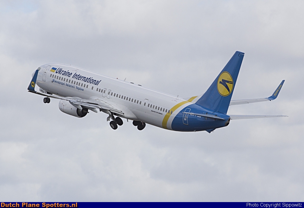 UR-PSJ Boeing 737-900 Ukraine International Airlines by Sippowitz